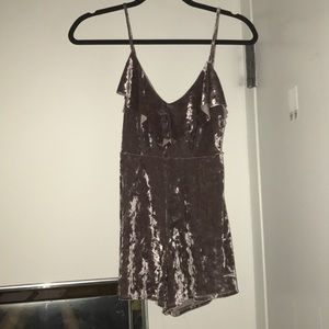 🍬 UO pink Velvet romper